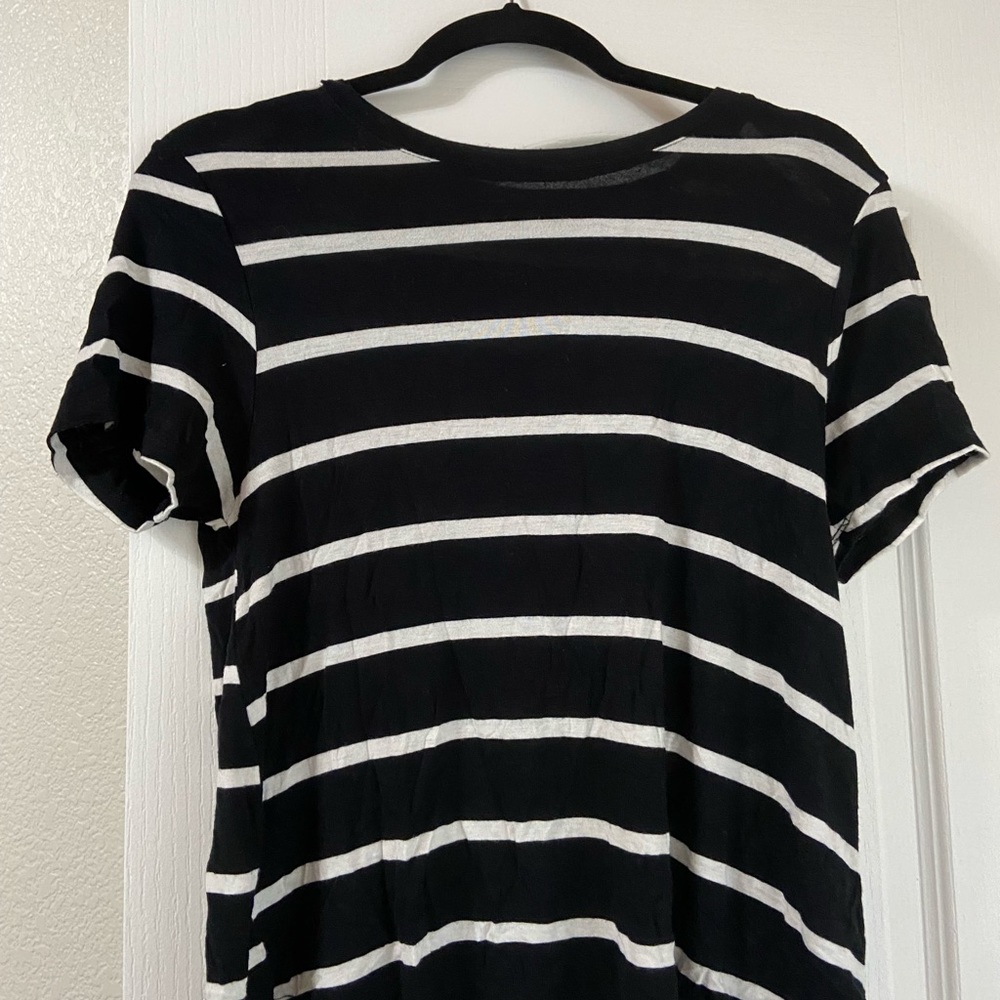 Stripped white and black top ! <3